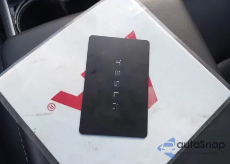 2020 Tesla Model Y Long Range Dual Motor All-Wheel Drive z USA, uszkodzony, nr VIN 5YJYGDEE8LF045784